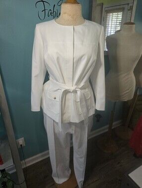 Elegant 2-Piece White Pant Suit